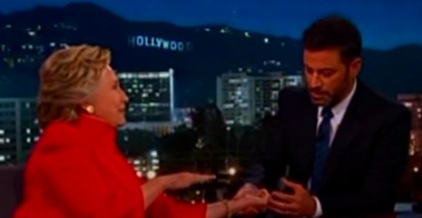 Departamento de Estado revisará correos de Hillary Clinton