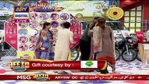 Car Jeetne Ki Khushi Main Larkion Ne Fahad Mustafa Ko Galey Laga Lia, Jis Per Fahad Ne Kia Kia