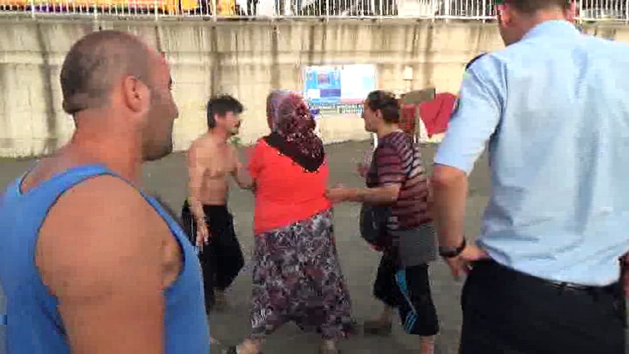 Karadeniz Ereğli'de dev dalgalar 2 kişiyi yuttu