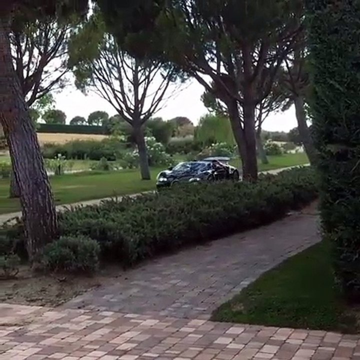 Cristiano Ronaldo vous présente sa Bugatti Veyron.