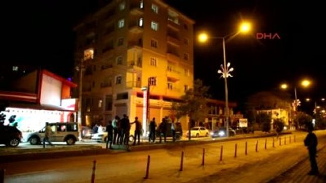 Van-Pkk'lı Teröristlerin Attığı Roket Mermisi, Sivillerin Yaşadığı Binaya İsabet Etti