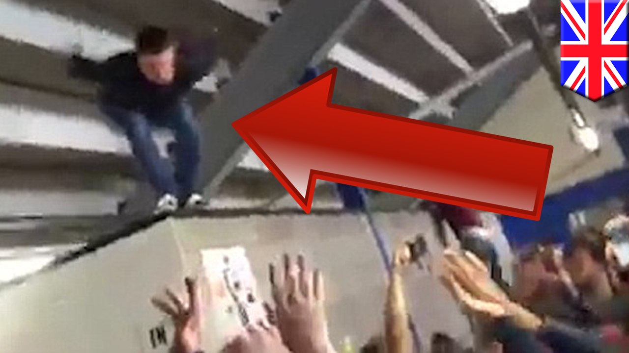 Crowd surfing fail: Fan learns how NOT to crowd jump during Wolverhampton football match - TomoNews