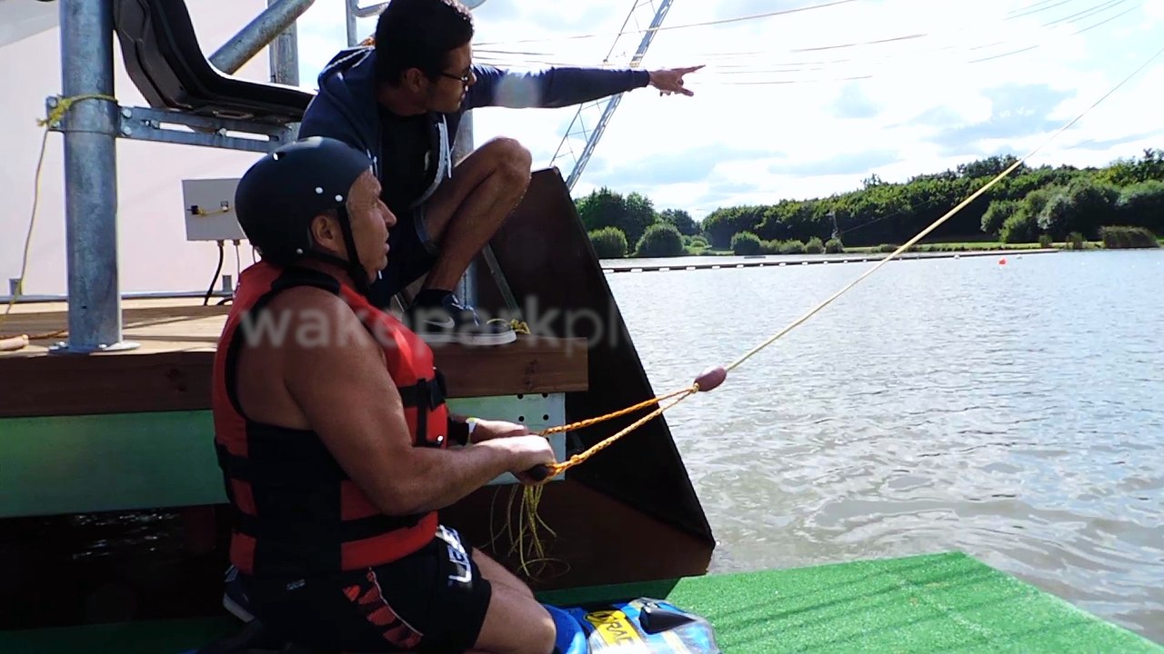Wake Park Plessé - Yvon 67 ans essaye le téléski nautique de Plessé