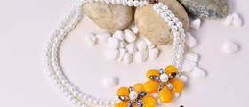 Vidéo 34 (P) Comment faire un collier à deux brins avec perles en verre nacré