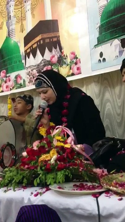 main Madine challi aan with duff by Nighat Asma Gulzar