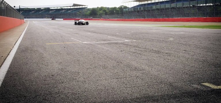 La “DevBot” entre en piste - Voiture de course autonome sans pilote