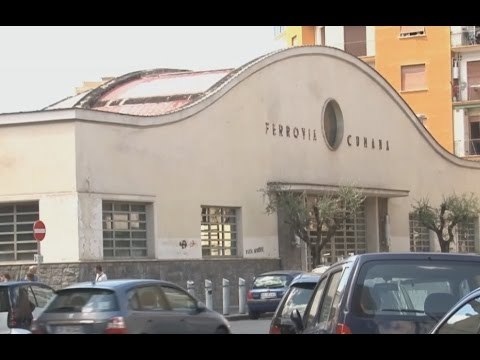 Napoli - Stazione Cumana, piovono calcinacci dal soffitto (23.08.16)