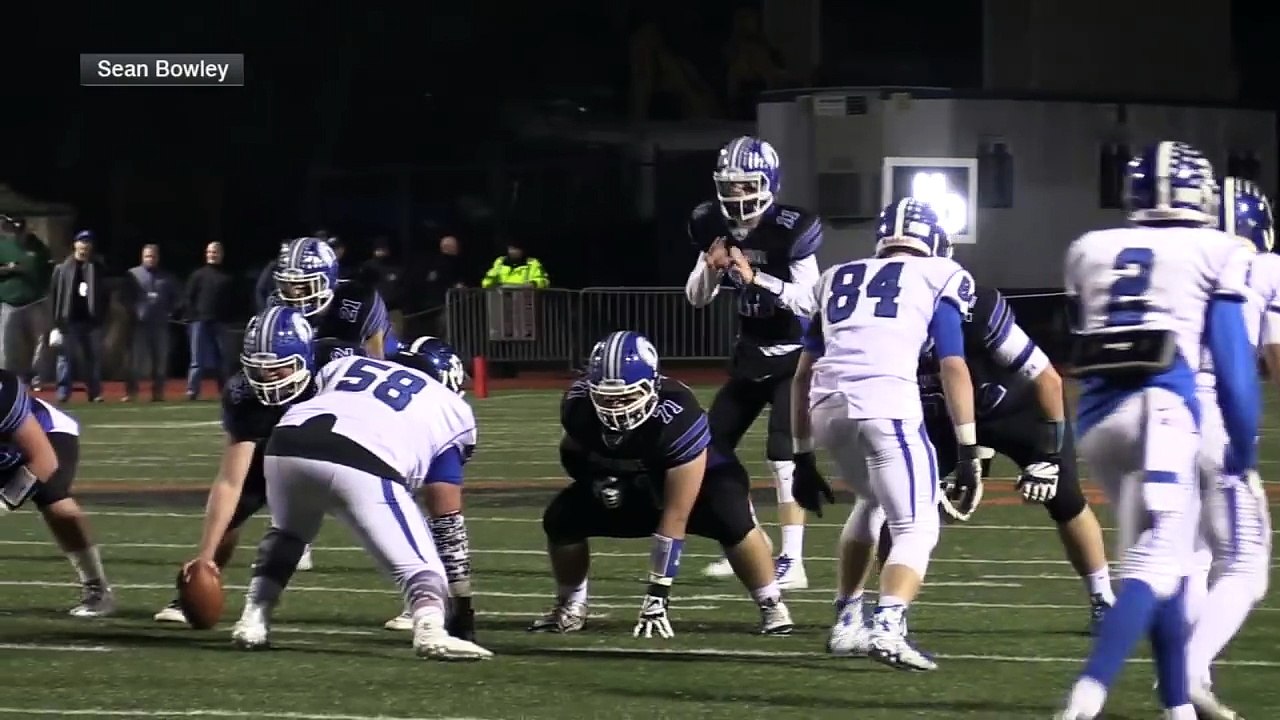 Quand l'arbitre plaque un joueur de Football Américain en pleine action LOL