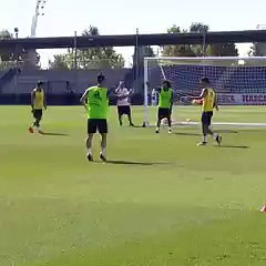 La splendide talonnade aérienne d'Isco à l'entraînement - Real Madrid