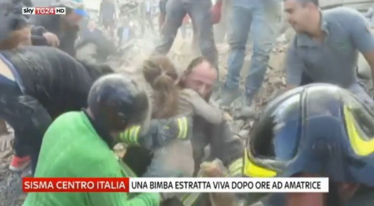 Séisme en Italie: une petite fille sauvée après 17h sous les décombres