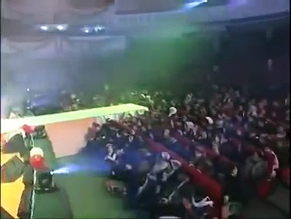 সারা দুনিয়া কাঁপিয়ে বাংলাদেশের একটি গান এখন বিশ্বজুড়ে! কি সেই গান দেখুন ভিডিওতে!