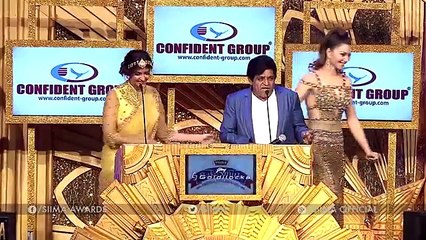 Ali Feels High After Urvashi Rautela's Hug - SIIMA 2016 Telugu