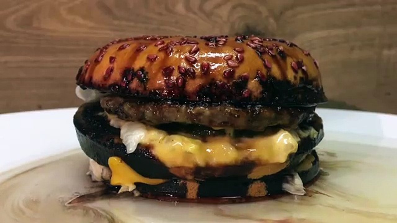 ¿Qué pasa si le echas ácido sulfúrico a una hamburguesa?