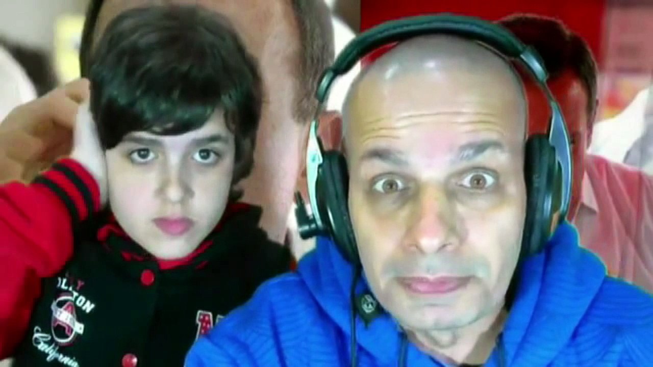 Prefeito de São Paulo João Doria faz cara de nojo ao comer lanche de pobre