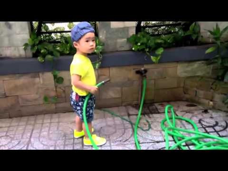 Rio 23 tháng tập tưới cây