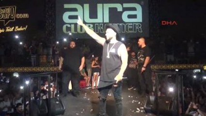 Uçak Krizinde Eleştirdiği Türkiye'de Ayyıldızlı Bayrakla Konser Verdi