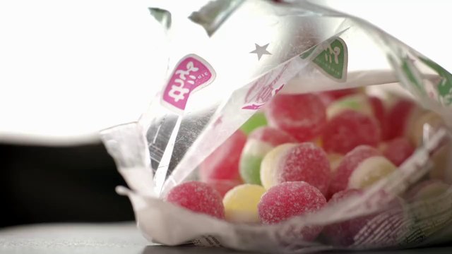 Comment sont fabriqués les bonbons en gélatine... La fin fait peur!