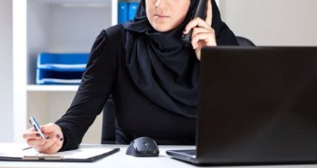 Almanya'da Başörtülü Stajyerin Görevine Son Verildi