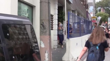 Kıskandığı Kocasına Ateş Etti, Başkasını Vurdu