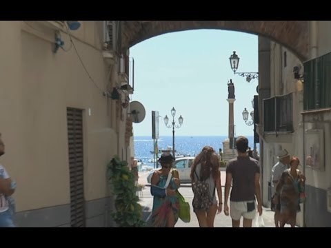 Napoli - Commercianti abusivi, Confcommercio invoca interventi (24.08.16)