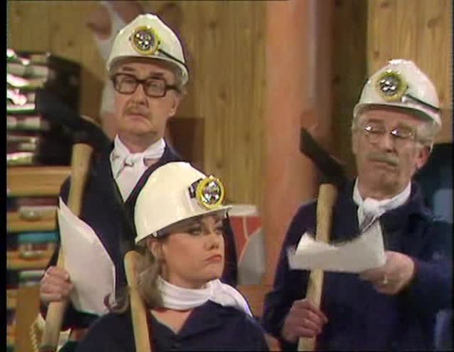 Are You Being Served - S 8 E 8 - Roots (Christmas Special)