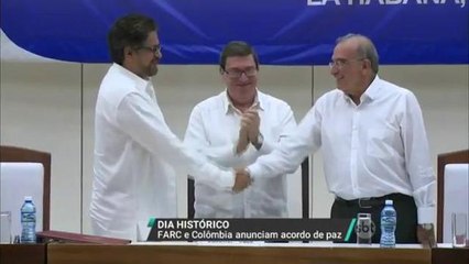 Governo da Colômbia e as Farc assinam acordo de paz histórico
