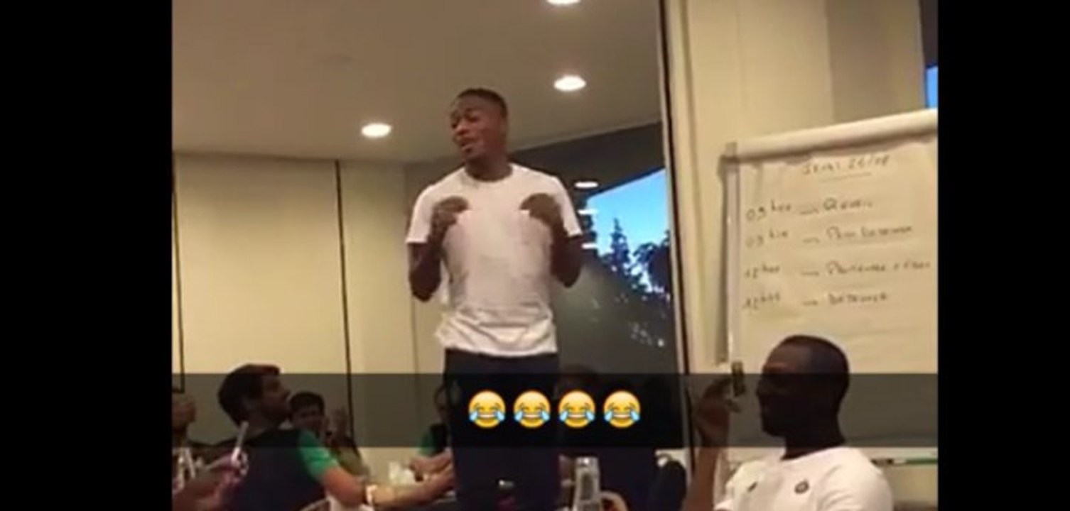 Nordin chante Francky Vincent lors de son bizutage