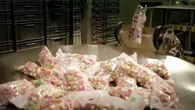 Comment sont fabriqués les bonbons composés de gélatine ? Voici une vidéo qui ne vous mettra pas en appétit !