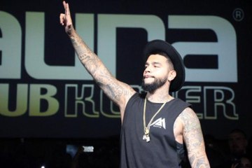 Bir Dönem Türkiye'yi Eleştiren Rus Şarkıcı, Türk Bayrağı Salladı