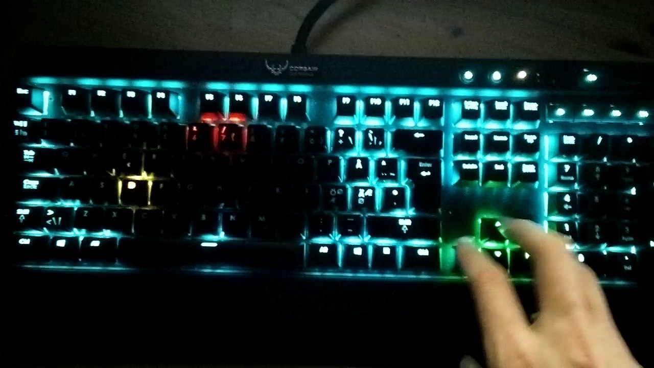 Le célèbre jeu SNAKE intégré directement dans un clavier de geek !