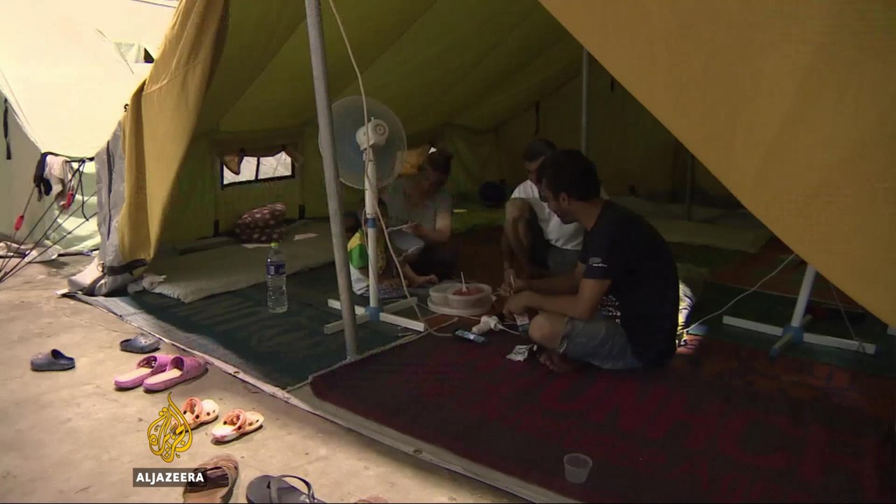 Refugee crisis: Stranded refugees face deteriorating conditions in Greece camps