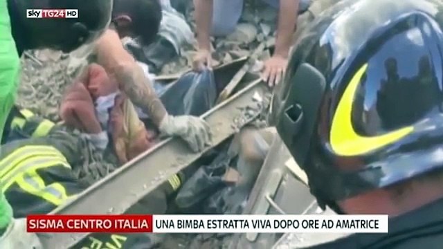 Una niña sobrevivió 17 horas bajo los escombros del terremoto en Italia
