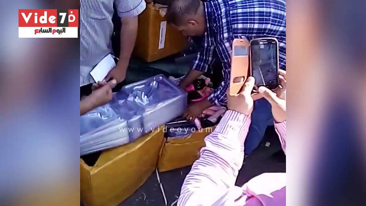 ضبط أسلحة بيضاء وأدوية جنسية مهربة داخل حاوية ب...
