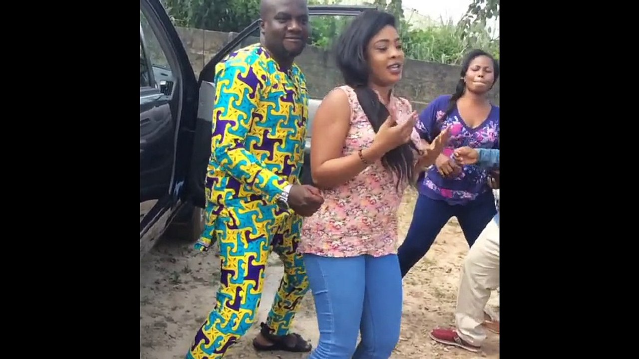 See How Bidemi Kosoko Is Dancing With Fellow Nollywood Actors