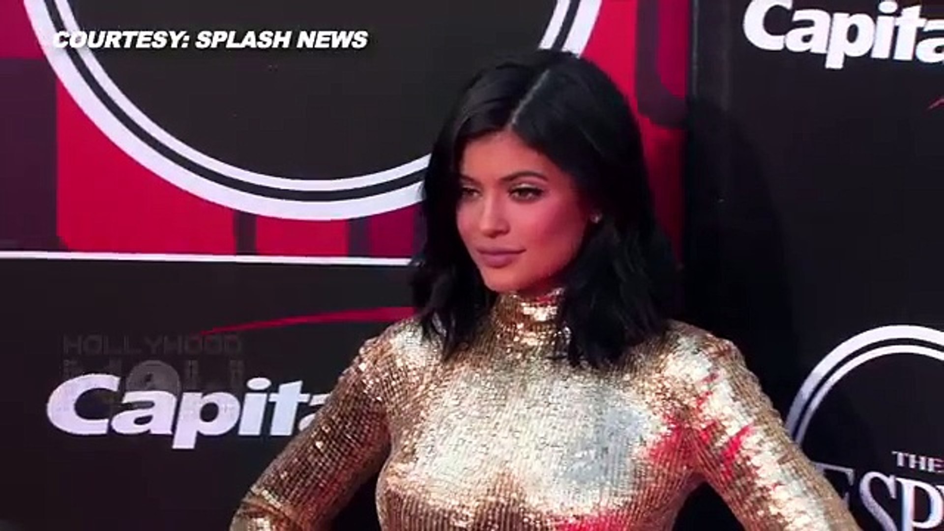 ⁣OOPS!! Kylie Jenner FLASH
