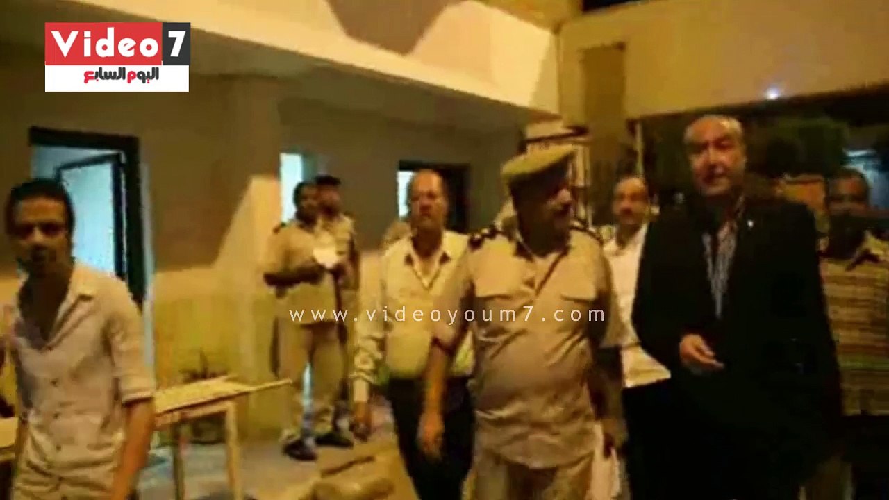 محافظ المنيا يزور المصابين فى حادث انقلاب ميكروباص على الطريق الصحراوى الشرقى