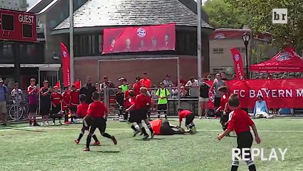 Arturo Vidal  & Xabi Alonso vs 40 Kids