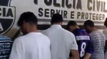 Policia de brasil ora por jovenes detenidos