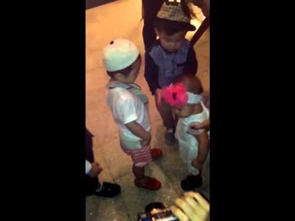 Rio và bạn hôn baby girl Rio 2 tuổi