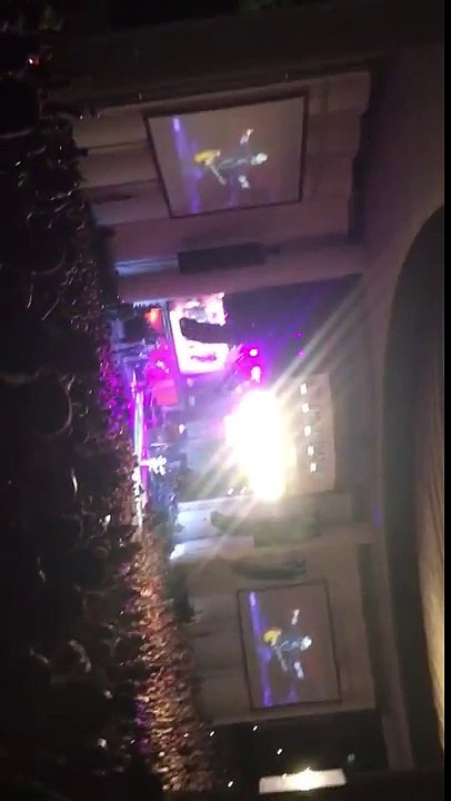 Toby Keith- Beer For My Horses [LIVE]