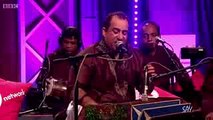 Watch Online  Rahat Fateh Ali Khan Performing On Tu Zarori Tha song