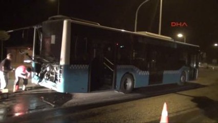 Adıyaman Minibüs, Belediye Otobüsüne Çarptı 14 Yaralı