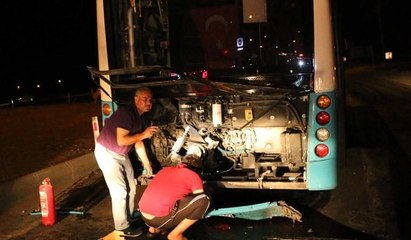 Minibüs, belediye otobüsüne çarptı: 14 yaralı