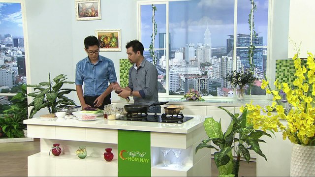Đầu bếp Chương Đặng thực hiện món cà tím tay cầm - Thành Phố Hôm Nay [HTV9 - 26.08.2016]