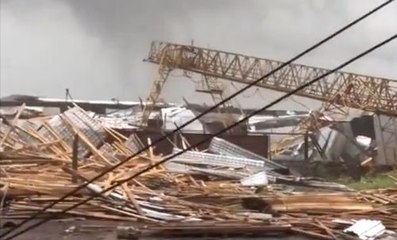 Une violente tornade détruit un chantier en Russie, impressionnant !