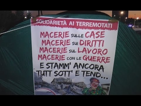 Pomigliano (NA) - Fiat, gli operai licenziati: Macerie anche sui nostri diritti (25.08.16)