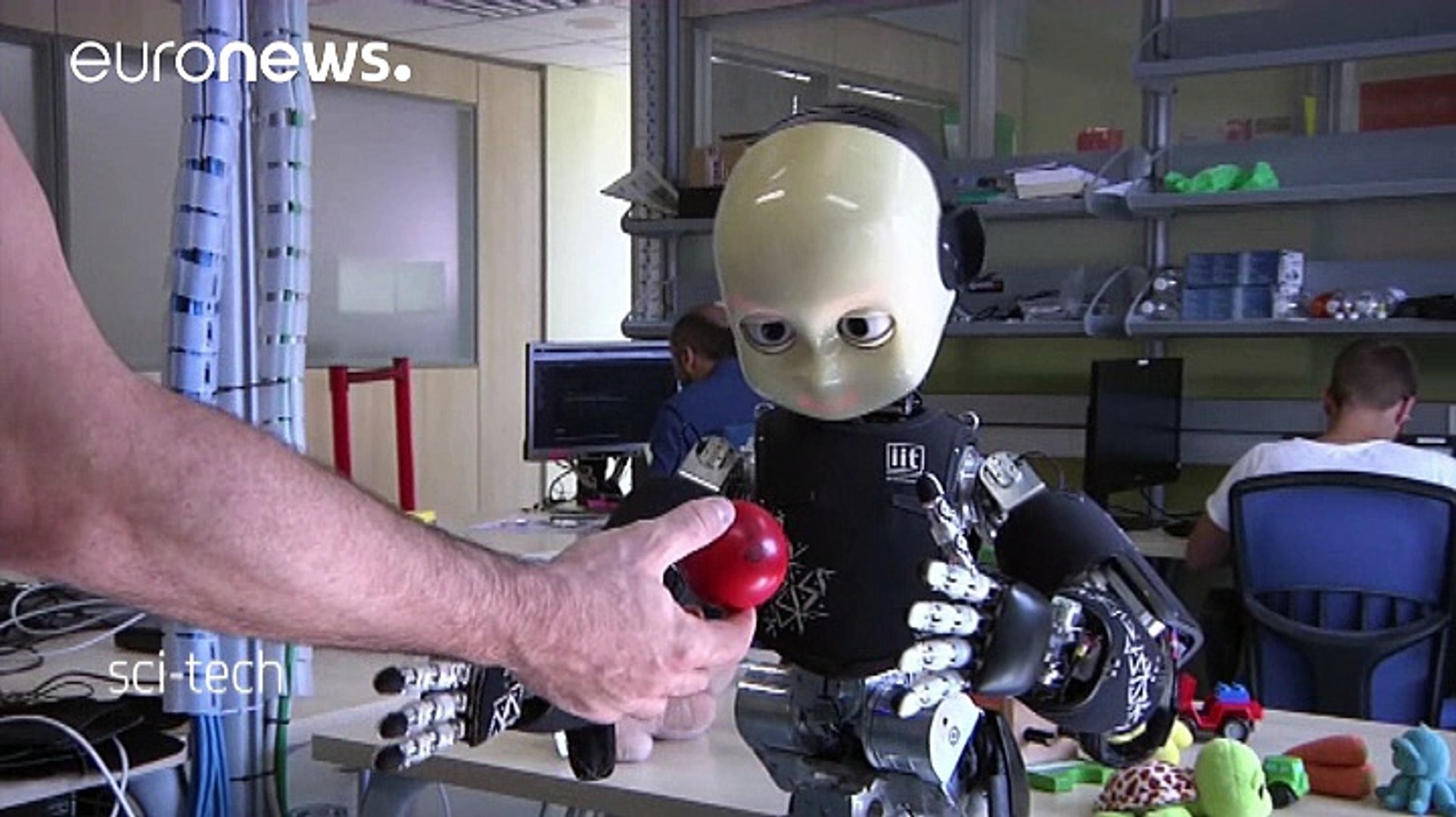 Italian team brings household robot a step closer - video Dailymotion
