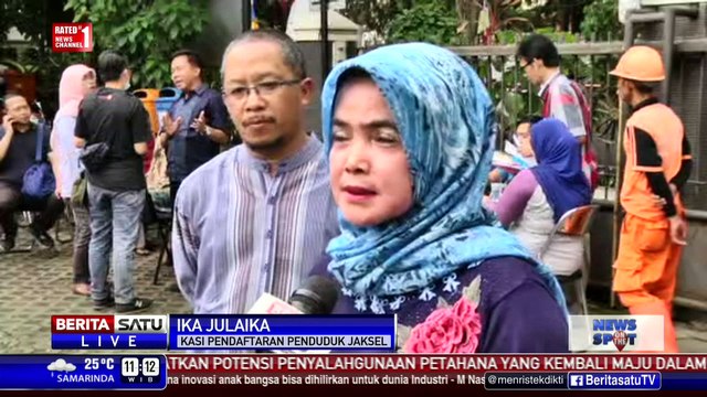 Warga Mampang Antusias Datangi Mobil Keliling e-KTP