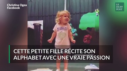 Cette petite fille chante son alphabet comme une diva