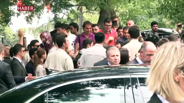 Başbakan Yıldırım, cuma namazını Sinan Paşa Camisi'nde kıldı